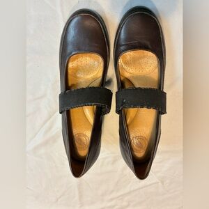 Nurture by Lamaze Dark Brown Heels